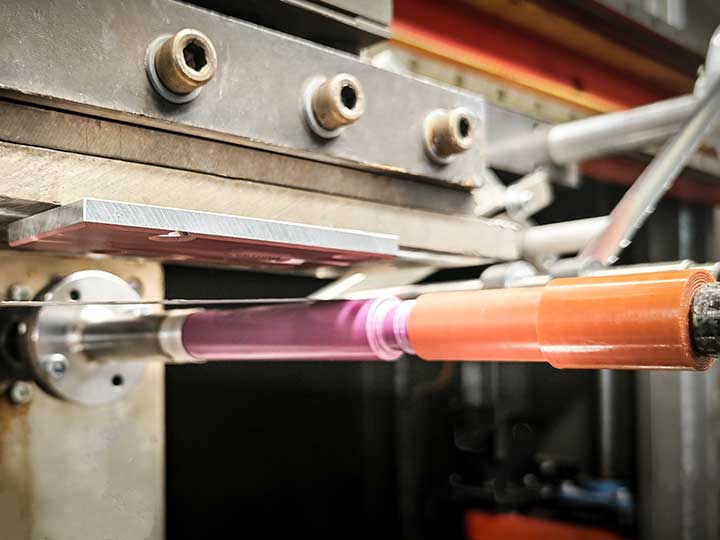 Heißfolienprägung für Verpackungen flach und rundum
